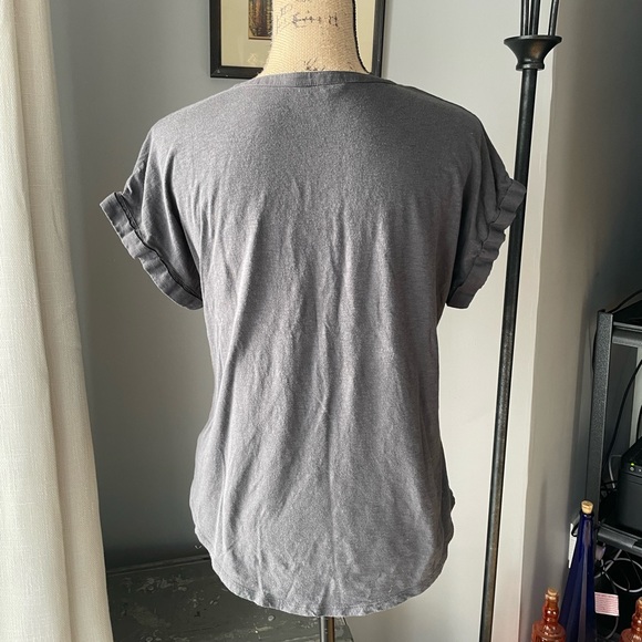 NWOT LUCKY BRAND GRAY SHORT SLEEVE TEE - Picture 2 of 3